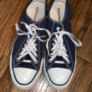 Navy blue converse! Open to offers 😃